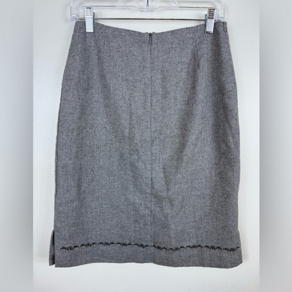 Old Navy Wool Blend Embroidered Knee Length Pencil Skirt Gray Size 4 Fall Winter - Picture 2 of 7